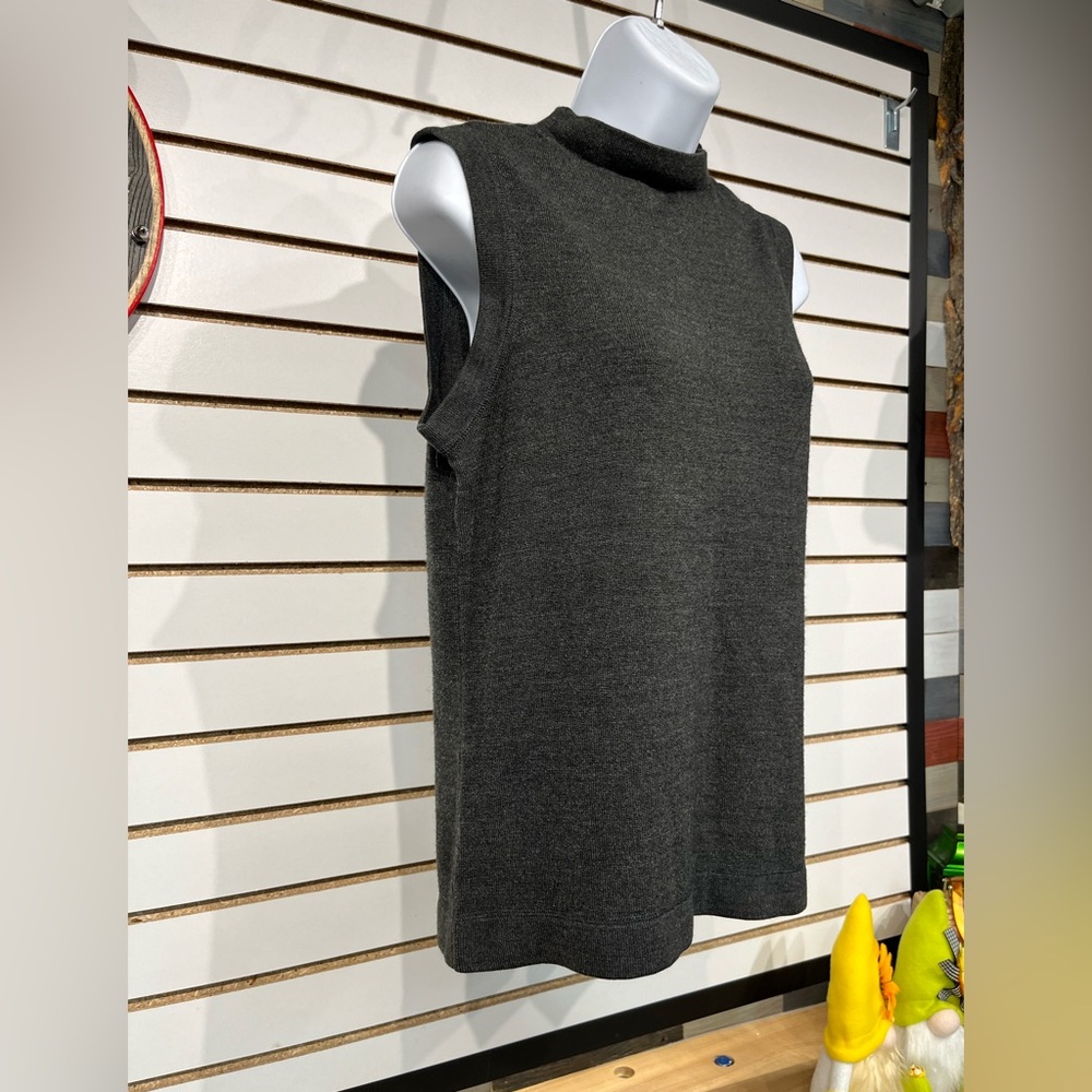 Tommy Hilfiger sleeveless knit top size large - Picture 2 of 9